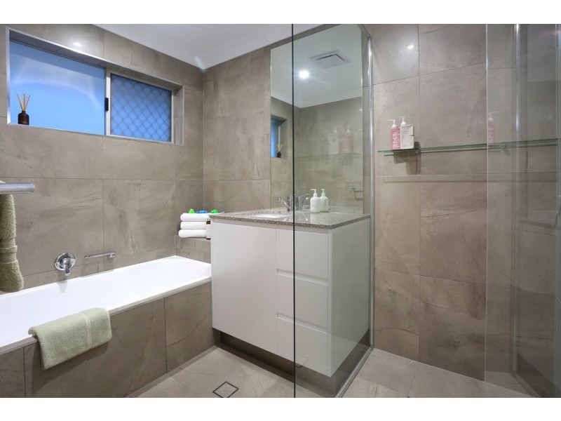 46 Alec Avenue, Mermaid Waters QLD 4218