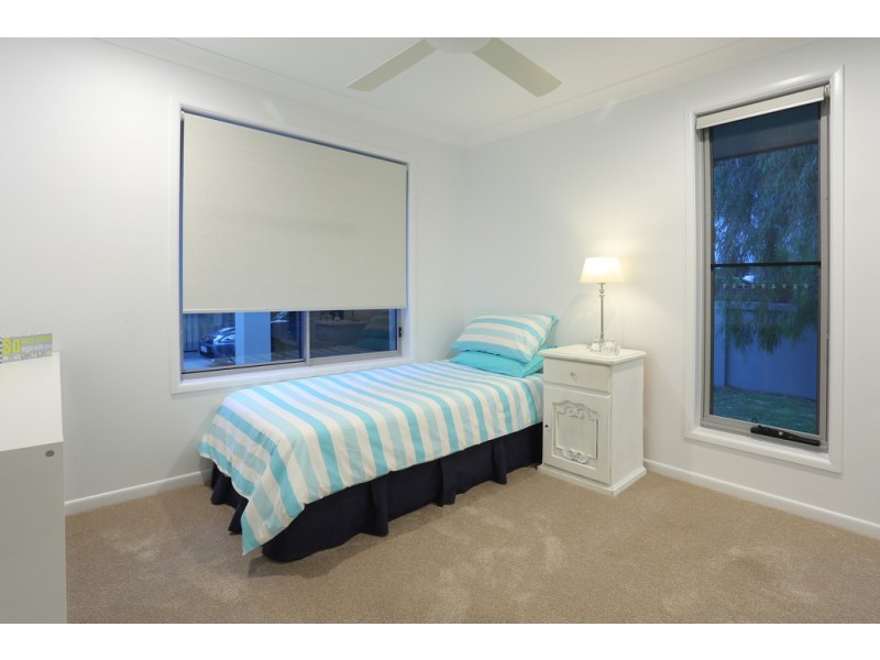 46 Alec Avenue, Mermaid Waters QLD 4218