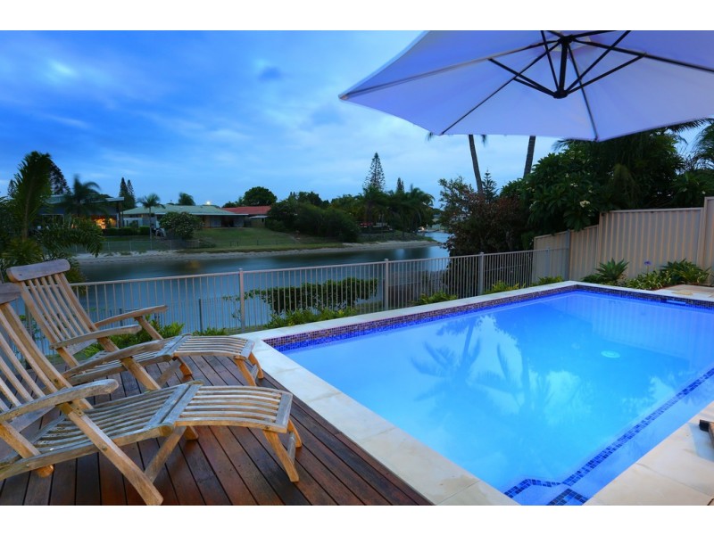 46 Alec Avenue, Mermaid Waters QLD 4218