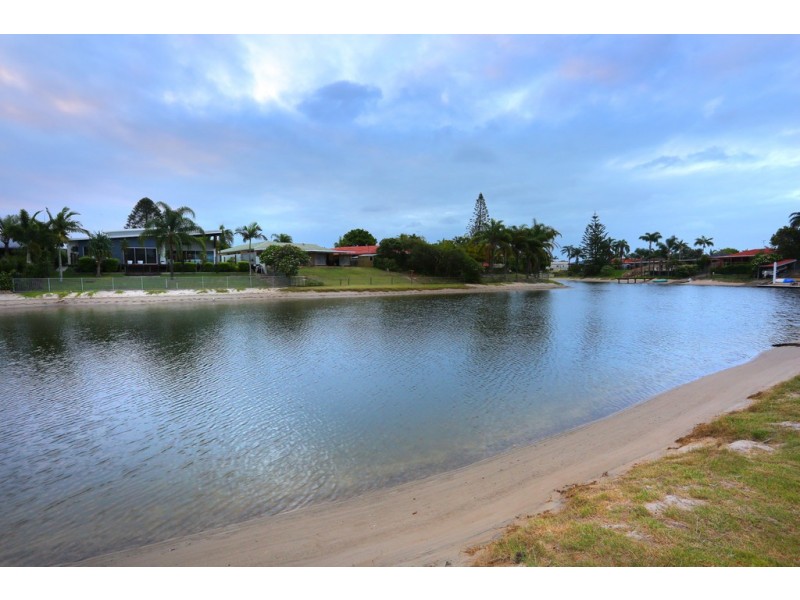 46 Alec Avenue, Mermaid Waters QLD 4218