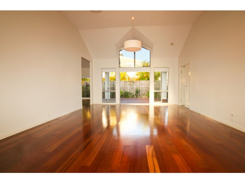 4 Salaya Drive, Varsity Lakes QLD 4227