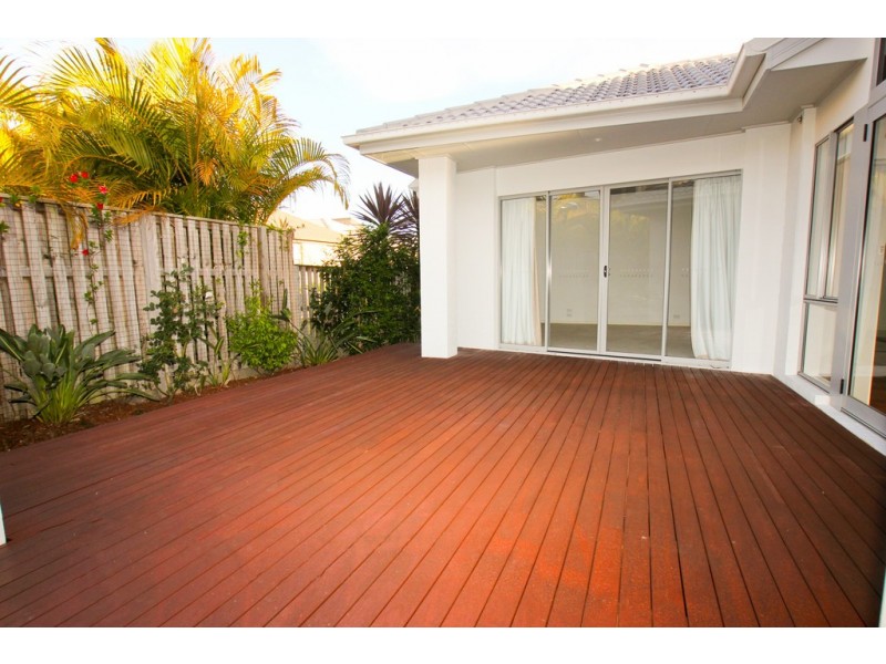 4 Salaya Drive, Varsity Lakes QLD 4227