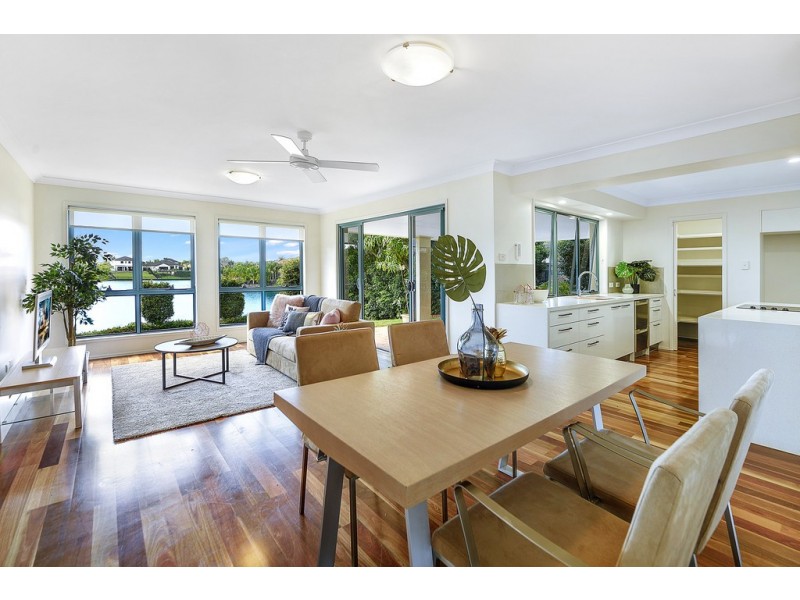 176 Dunlin Drive, Burleigh Waters QLD 4220