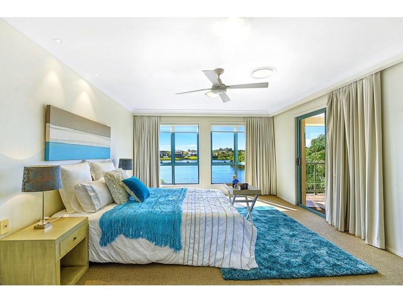 176 Dunlin Drive, Burleigh Waters QLD 4220