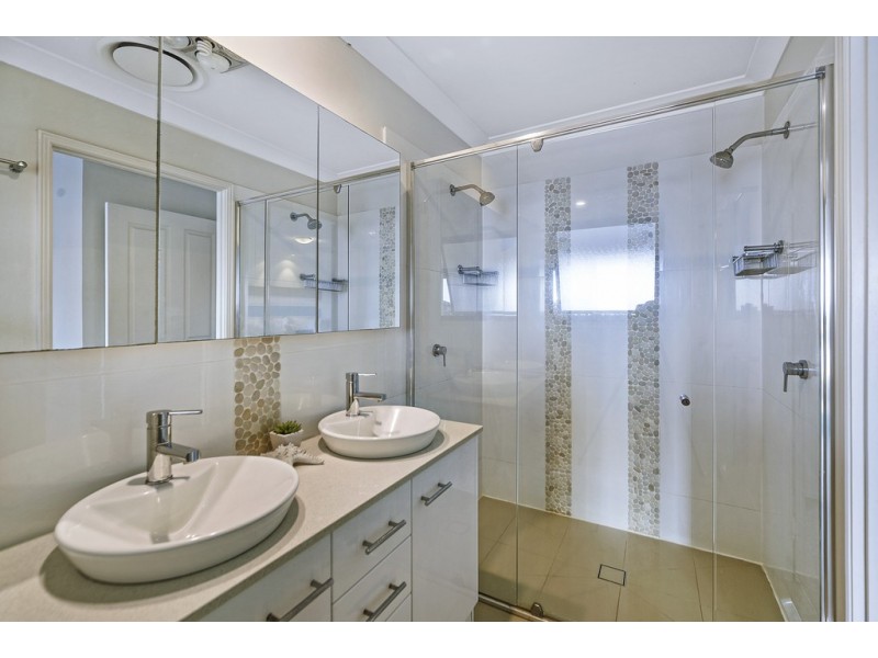 176 Dunlin Drive, Burleigh Waters QLD 4220
