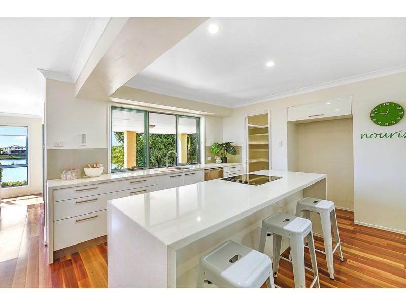 176 Dunlin Drive, Burleigh Waters QLD 4220