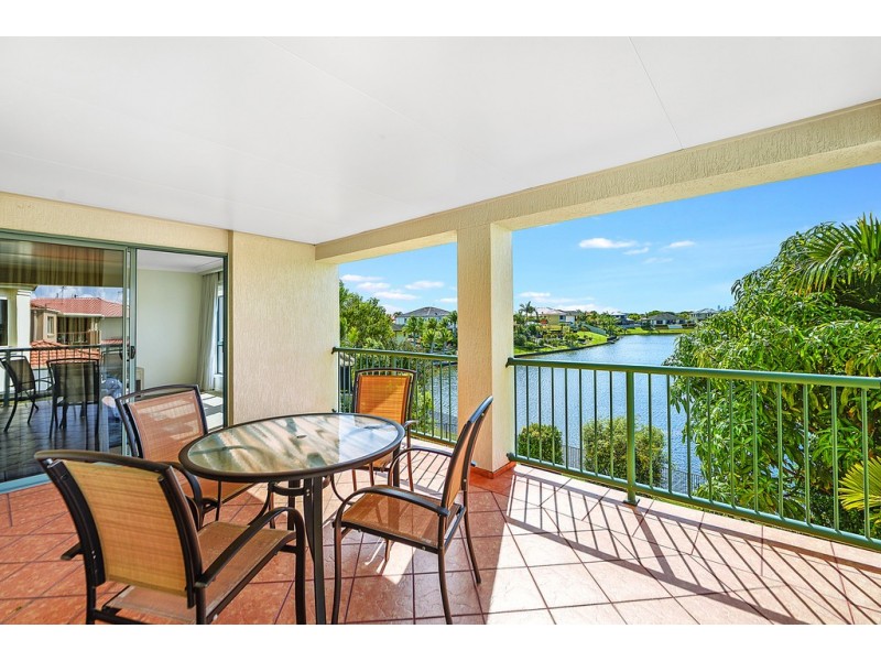 176 Dunlin Drive, Burleigh Waters QLD 4220