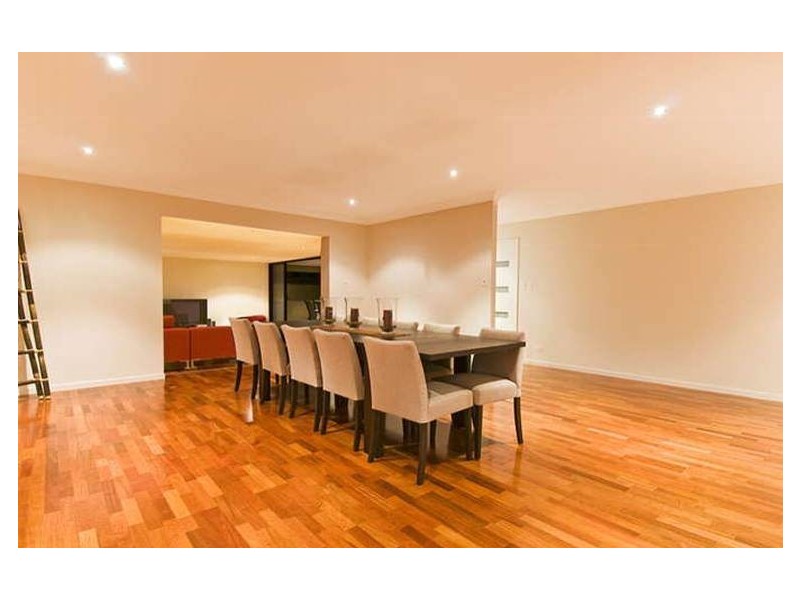 180 Burleigh Street, Burleigh Waters QLD 4220