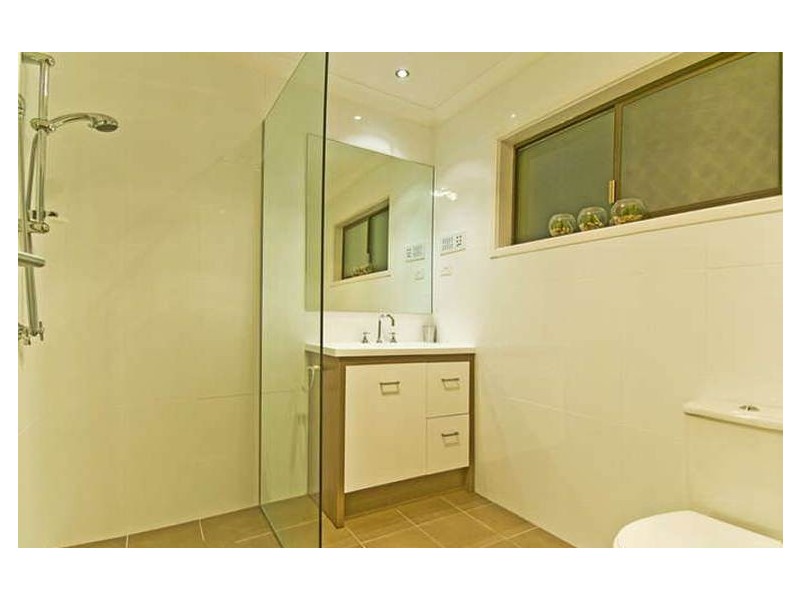 180 Burleigh Street, Burleigh Waters QLD 4220