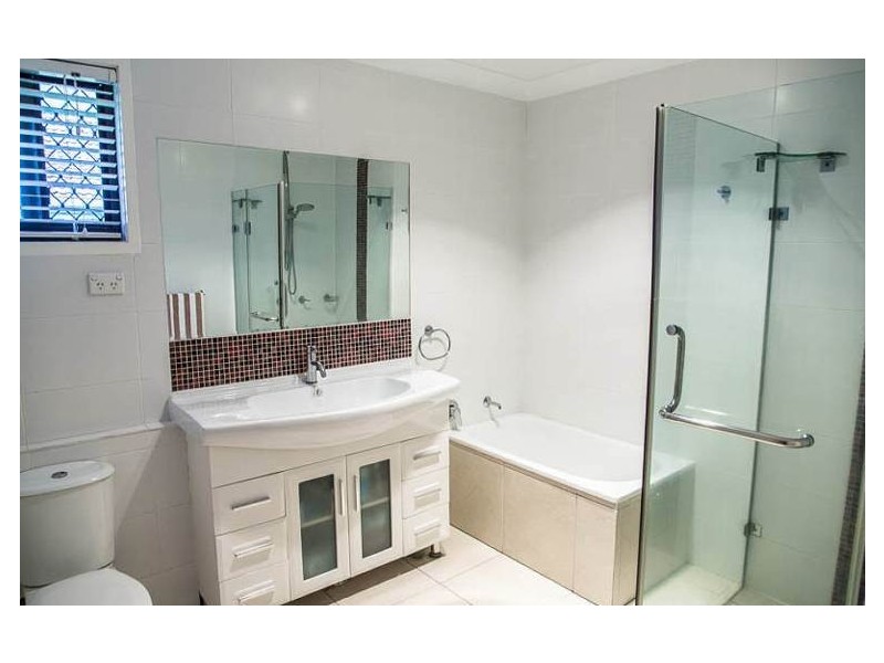 66 Barrier Reef Drive, Mermaid Waters QLD 4218