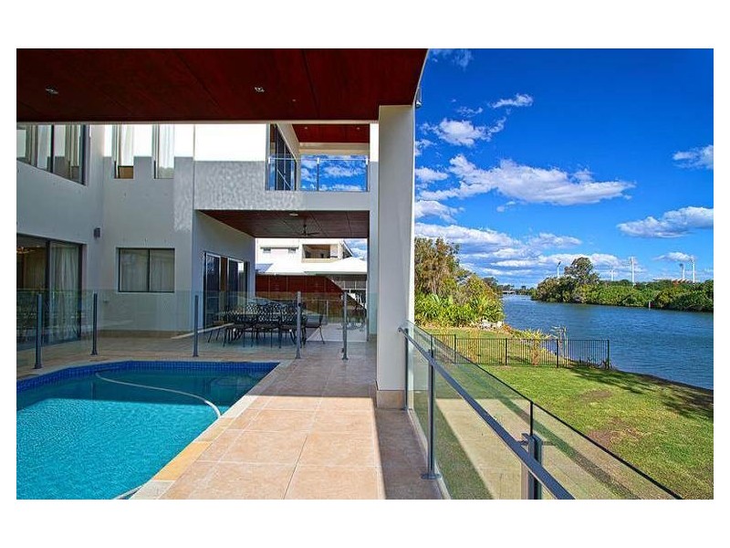 4004 The Boulevard “Royal Pines”, Benowa QLD 4217