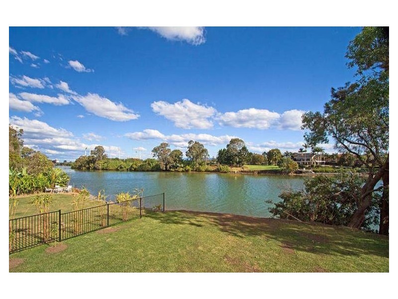 4004 The Boulevard “Royal Pines”, Benowa QLD 4217