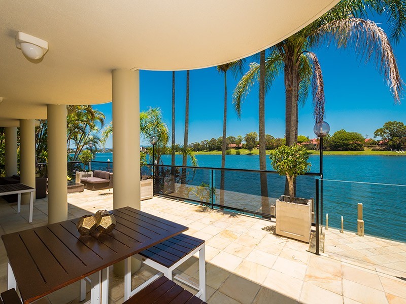 135 Commodore Drive, Paradise Waters QLD 4217