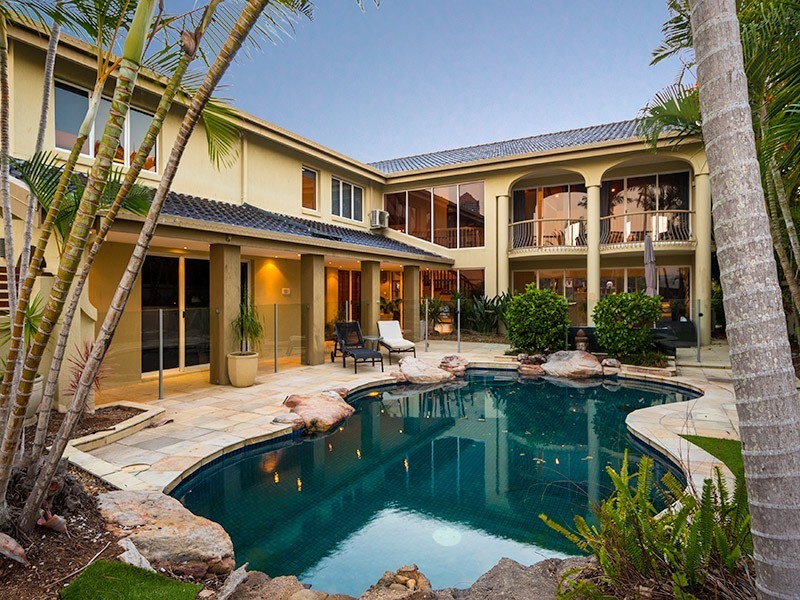 135 Commodore Drive, Paradise Waters QLD 4217