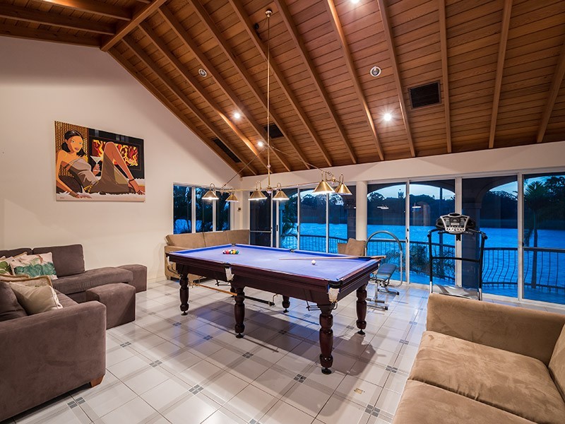 135 Commodore Drive, Paradise Waters QLD 4217