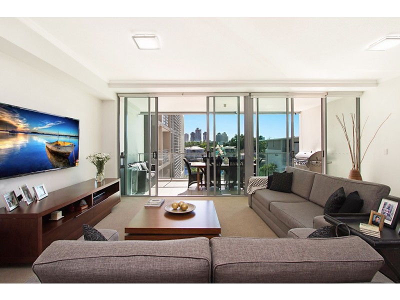 2213 ‘Freshwater Point’ 33 T E Peters Drive, Broadbeach Waters QLD 4218