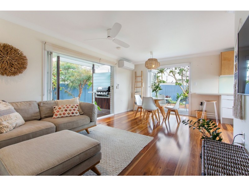 2/10 Cantwell Court, Miami QLD 4220