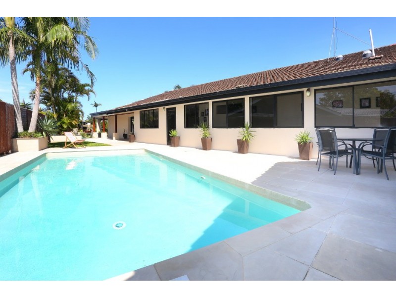 6 Wallaby Place, Sorrento QLD 4217