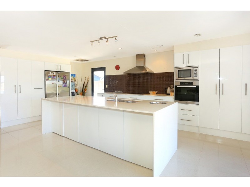 6 Wallaby Place, Sorrento QLD 4217