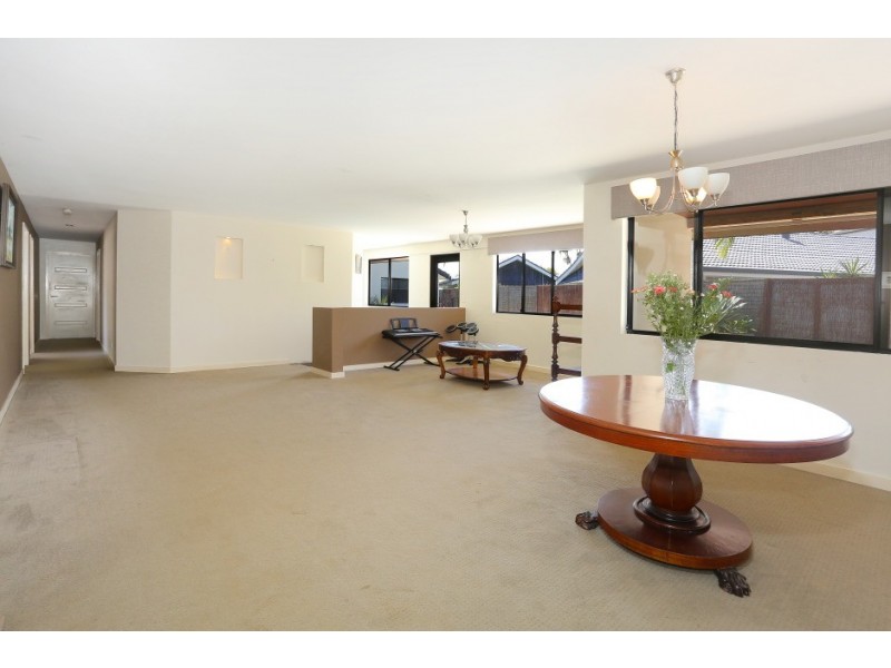 6 Wallaby Place, Sorrento QLD 4217