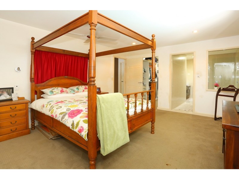 6 Wallaby Place, Sorrento QLD 4217