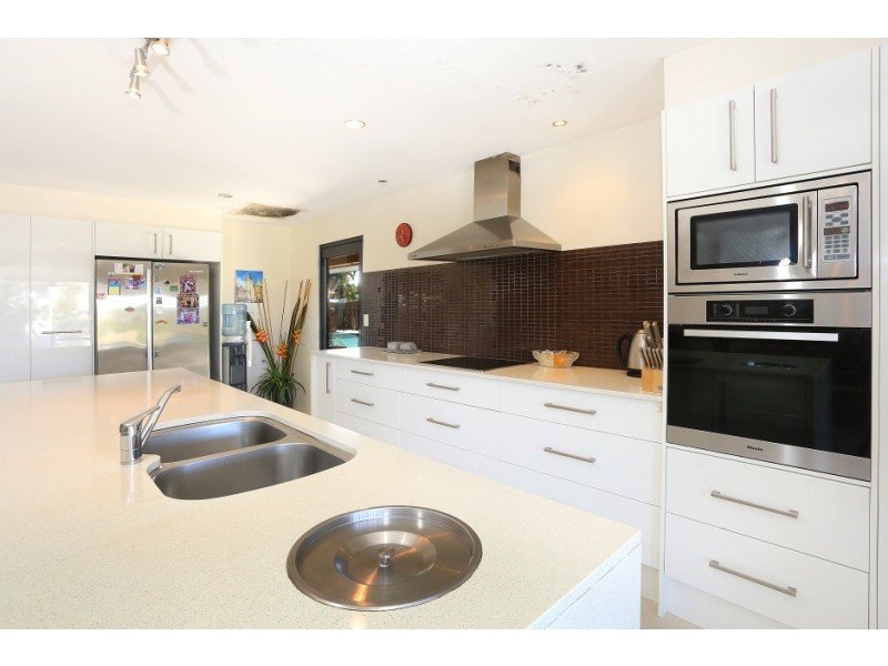 6 Wallaby Place, Sorrento QLD 4217