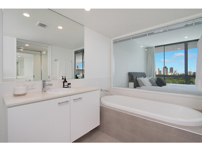 2903 ‘Freshwater Point’ 33 T E Peters Drive, Broadbeach Waters QLD 4218