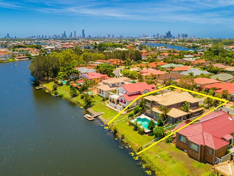 52 Martingale Circuit, Clear Island Waters QLD 4226