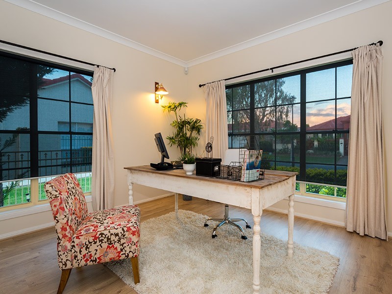 52 Martingale Circuit, Clear Island Waters QLD 4226