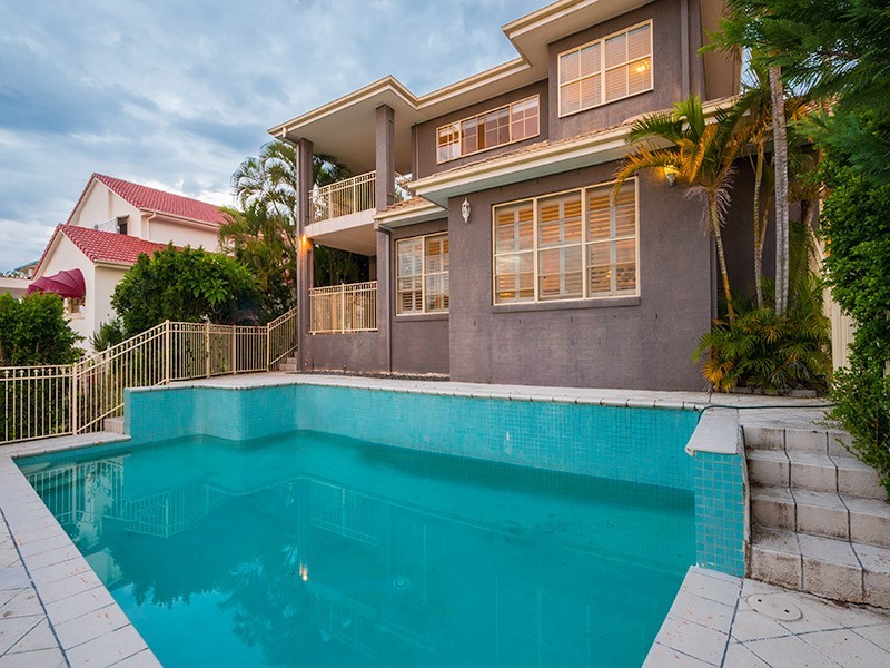 52 Martingale Circuit, Clear Island Waters QLD 4226