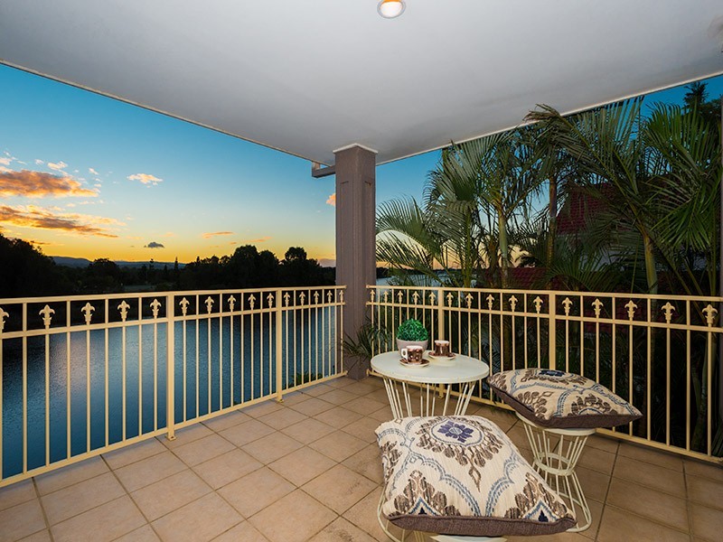 52 Martingale Circuit, Clear Island Waters QLD 4226