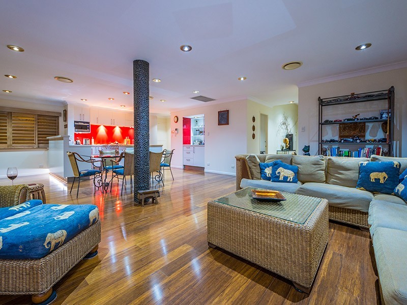 10 The Lido, Isle Of Capri QLD 4217