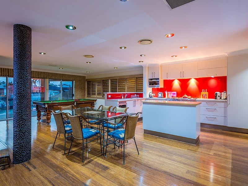 10 The Lido, Isle Of Capri QLD 4217