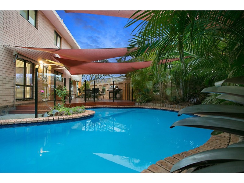 32 Delungra Street, Broadbeach Waters QLD 4218
