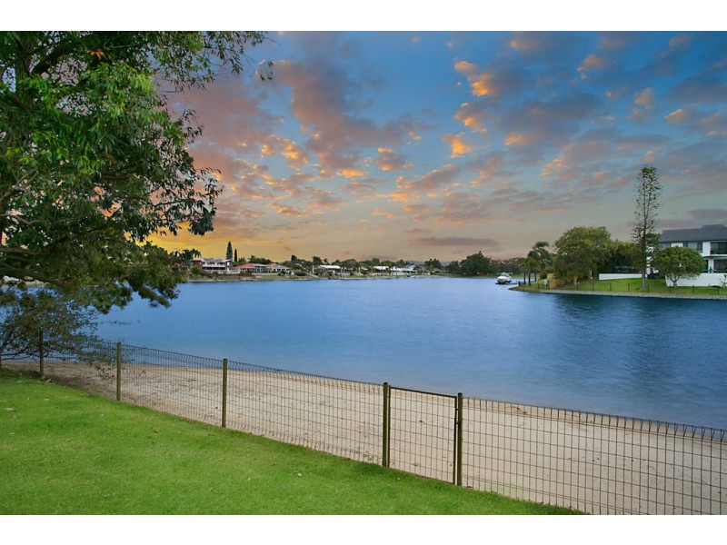 32 Delungra Street, Broadbeach Waters QLD 4218