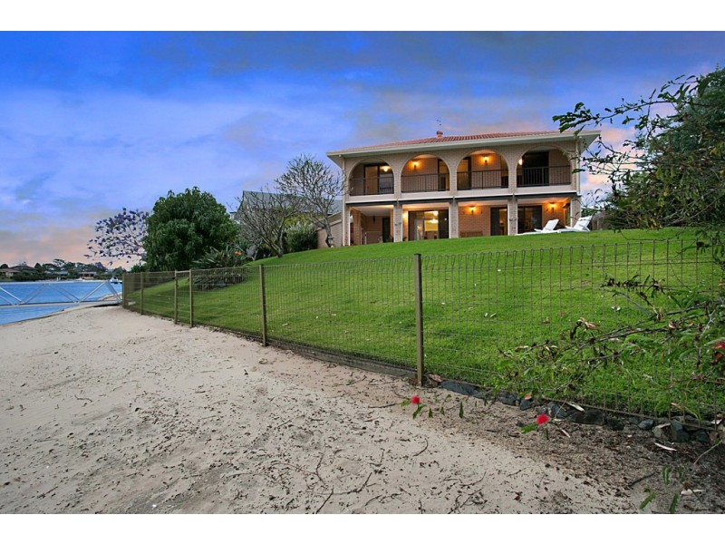 32 Delungra Street, Broadbeach Waters QLD 4218
