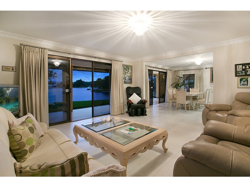 32 Delungra Street, Broadbeach Waters QLD 4218