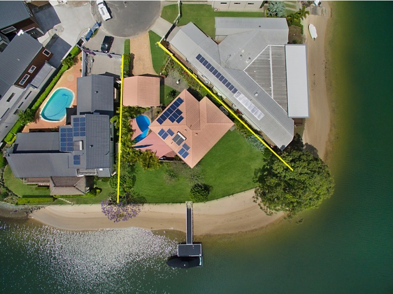 32 Delungra Street, Broadbeach Waters QLD 4218
