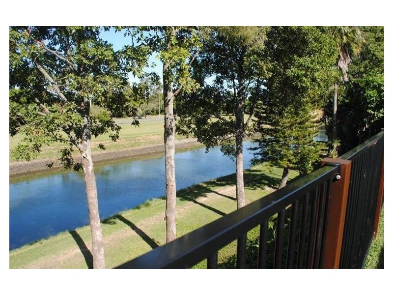 44 Wistaria Avenue, Southport QLD 4215