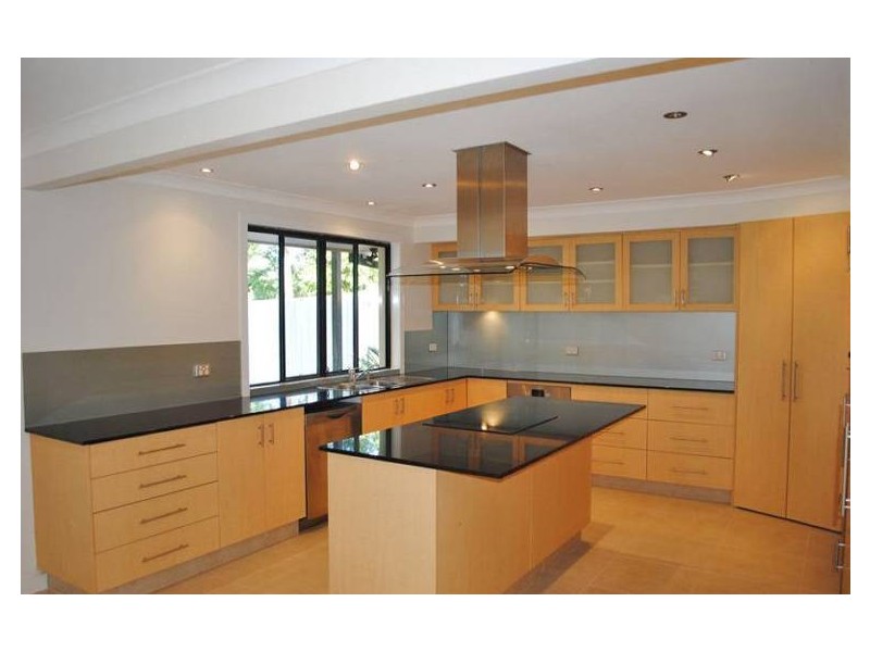 44 Wistaria Avenue, Southport QLD 4215