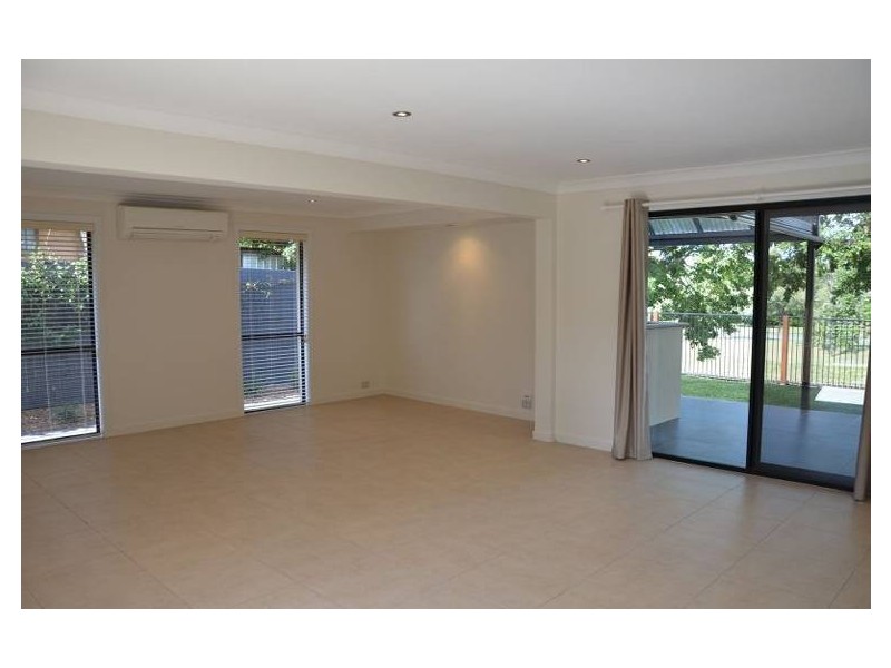 44 Wistaria Avenue, Southport QLD 4215