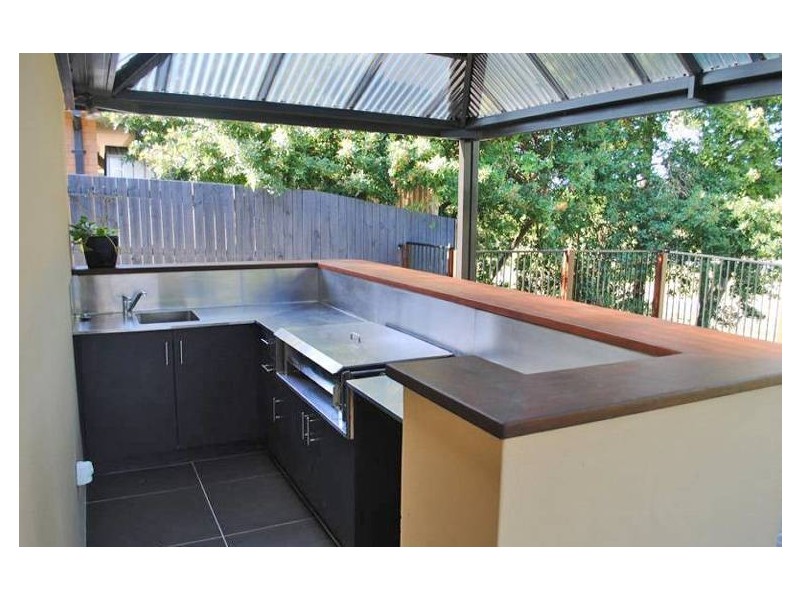 44 Wistaria Avenue, Southport QLD 4215