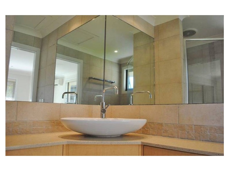 44 Wistaria Avenue, Southport QLD 4215