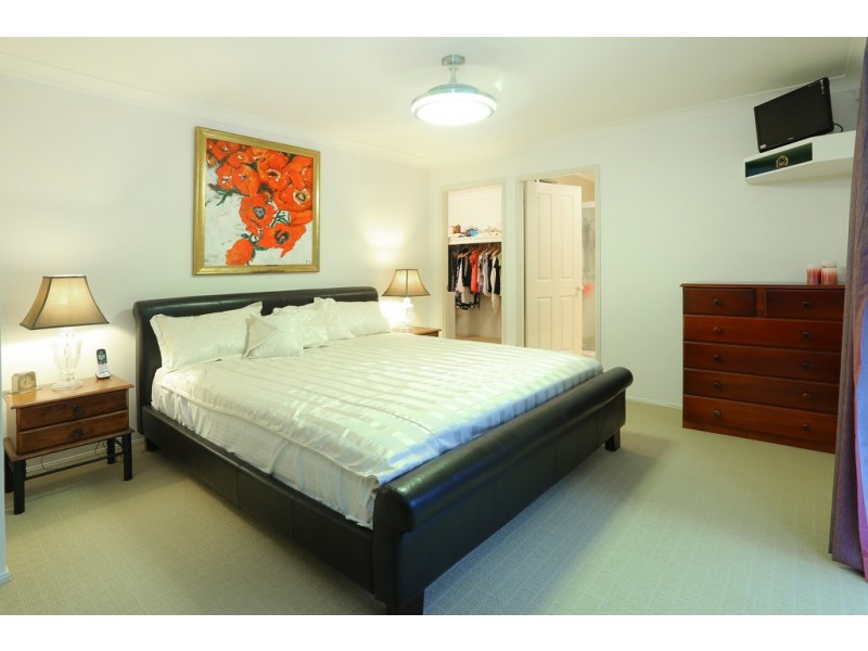 25 Royal Court, Ashmore QLD 4214