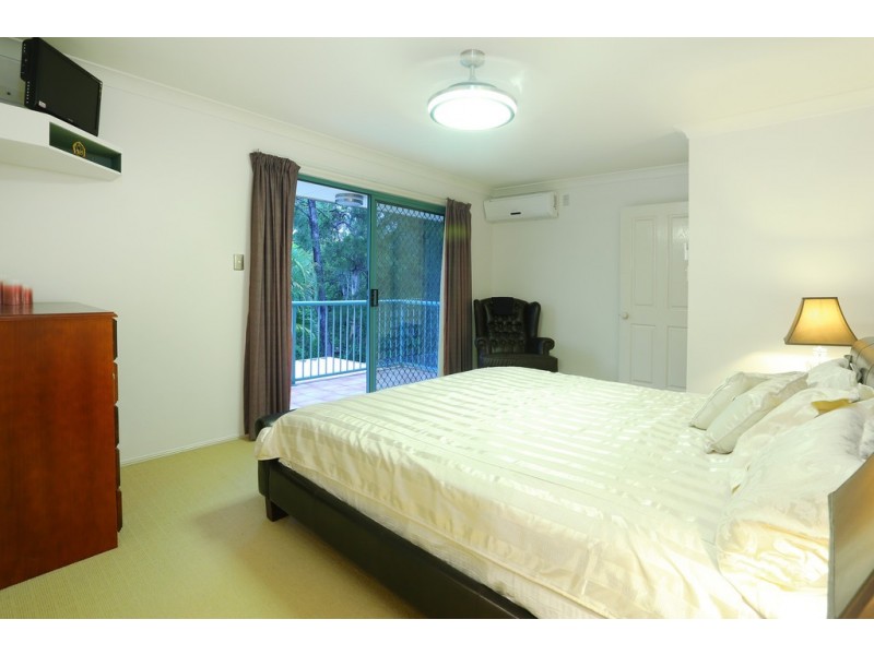 25 Royal Court, Ashmore QLD 4214