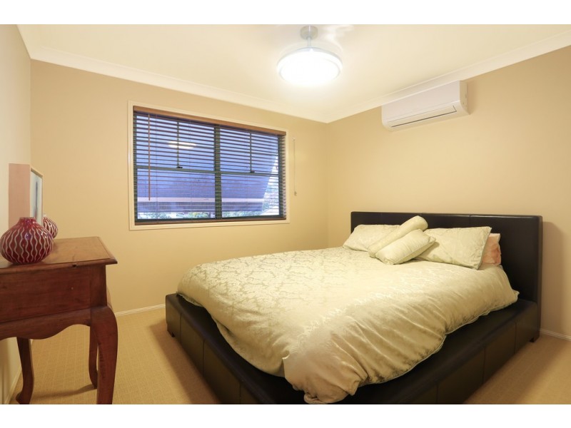 25 Royal Court, Ashmore QLD 4214