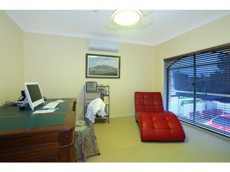 25 Royal Court, Ashmore QLD 4214