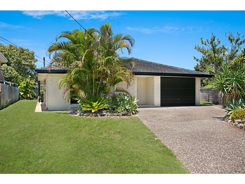 11 Chianti Avenue, Mermaid Waters QLD 4218