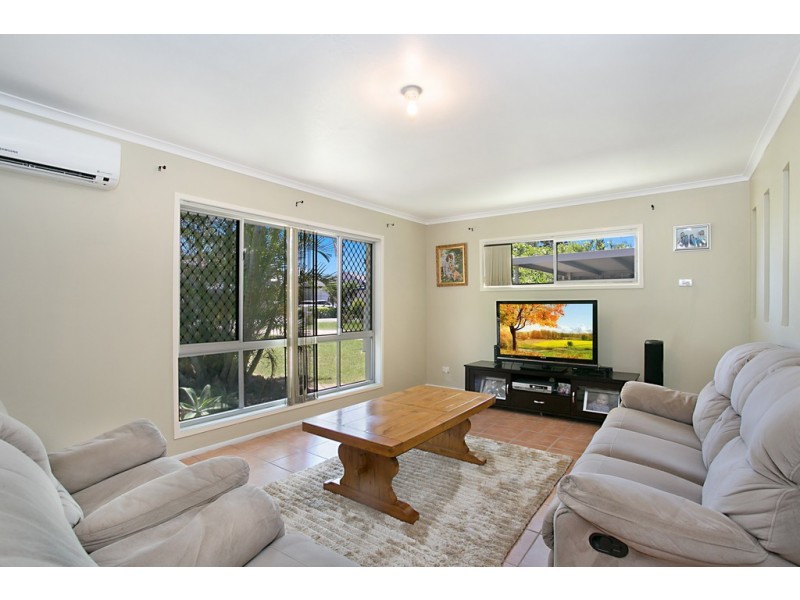 11 Chianti Avenue, Mermaid Waters QLD 4218