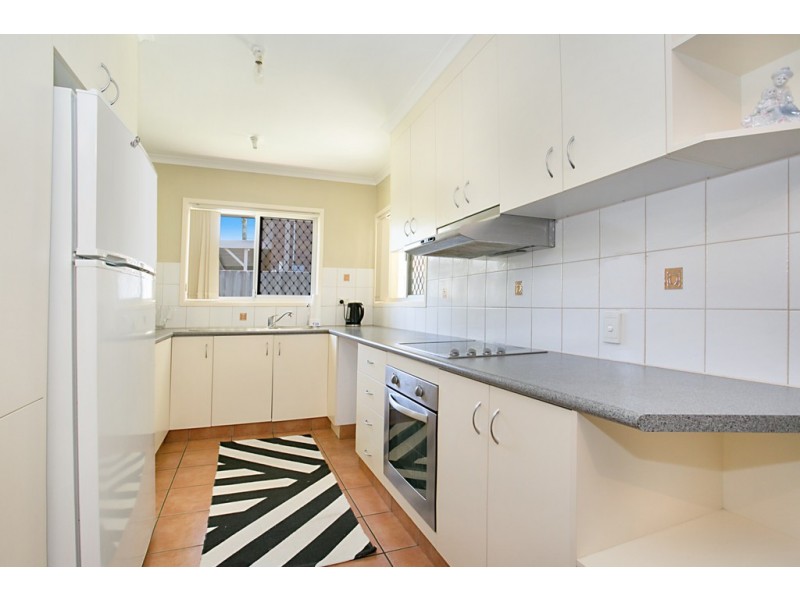 11 Chianti Avenue, Mermaid Waters QLD 4218